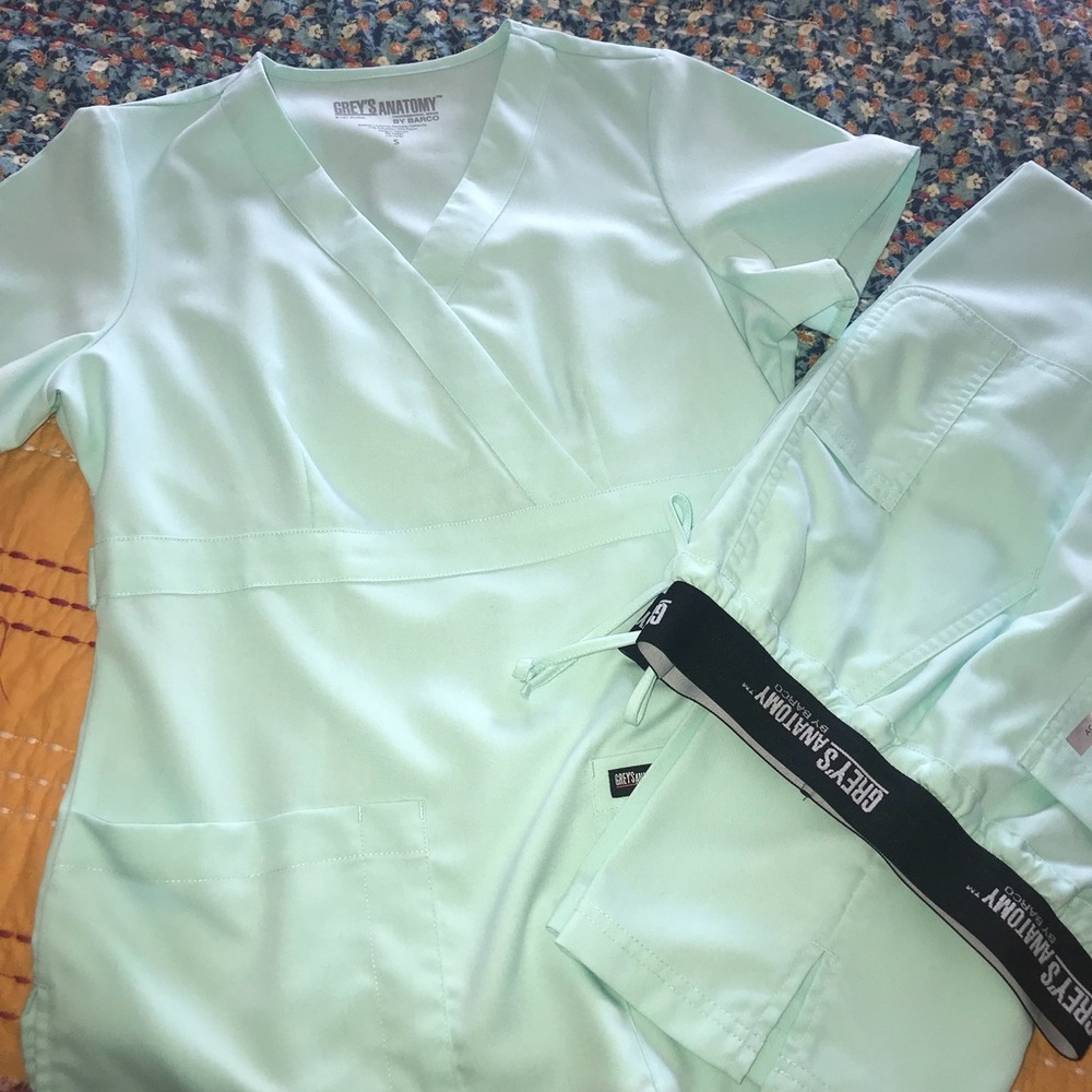 NWOT Grey’s Anatomy scrub set color is aqua mist